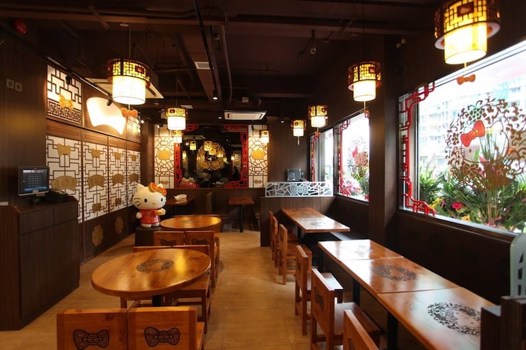 Restaurante temático de Hello Kitty cautiva en Hong Kong