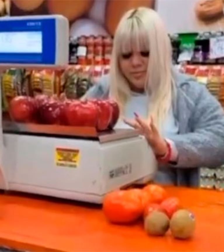 Revelaron la verdad detrás del video viral de Morena Rial trabajando en una verdulería
