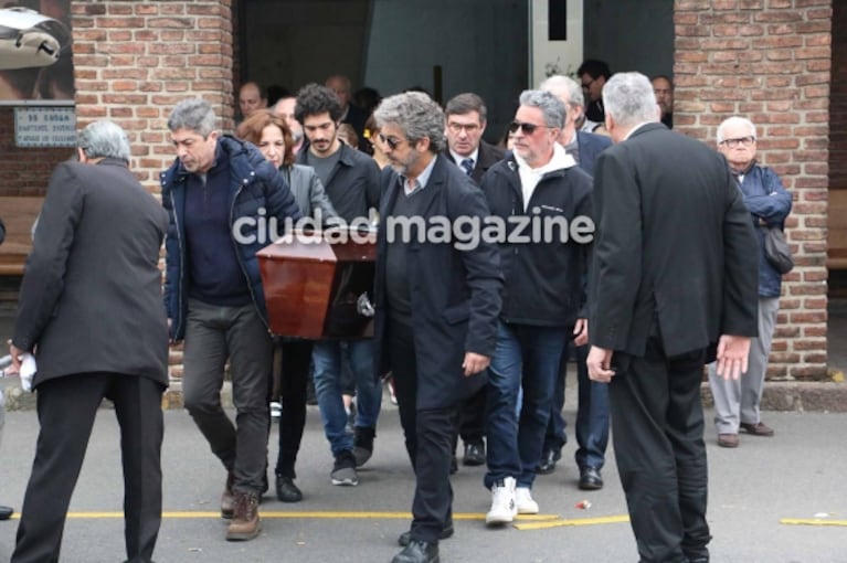 Ricardo Darín despidió los restos de su madre, Reneé Roxana, en el cementerio de la Chacarita 