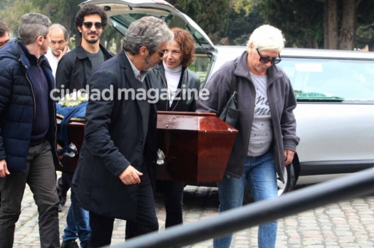 Ricardo Darín despidió los restos de su madre, Reneé Roxana, en el cementerio de la Chacarita 