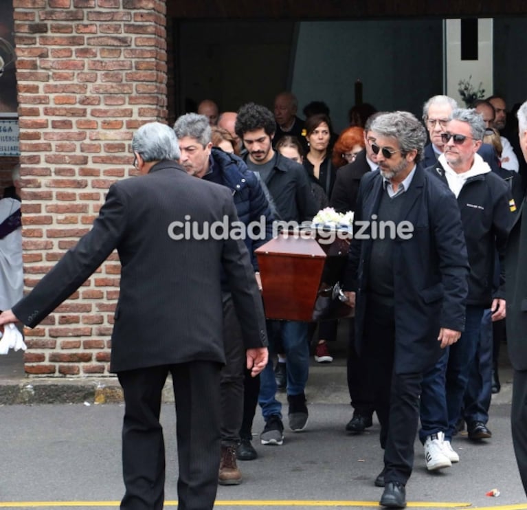 Ricardo Darín despidió los restos de su madre, Reneé Roxana, en el cementerio de la Chacarita 