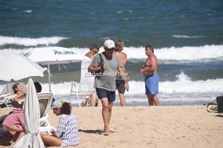 Ricardo Darín disfruta de sus vacaciones en Punta del Este: las fotos a puro relax frente al mar