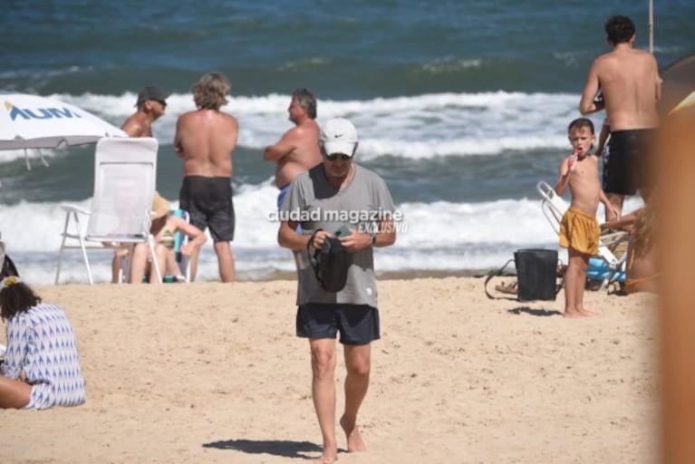 Ricardo Darín disfruta de sus vacaciones en Punta del Este: las fotos a puro relax frente al mar