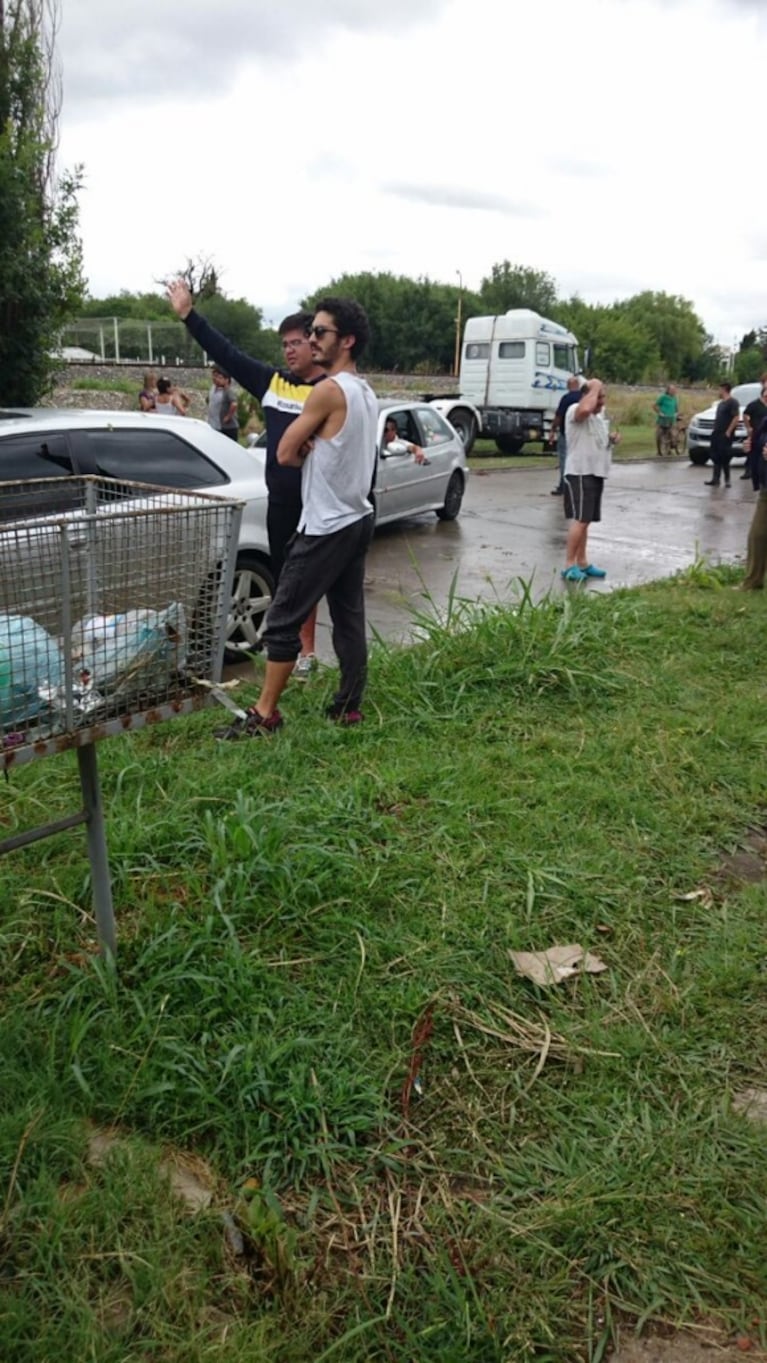 Ricardo Darín y el Chino, varados en una ruta de Santa Fe por las inundaciones