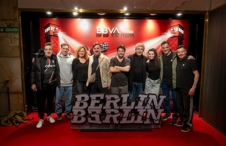 Ricardo Darín y Florencia Bas con el elenco de Berlín Berlín