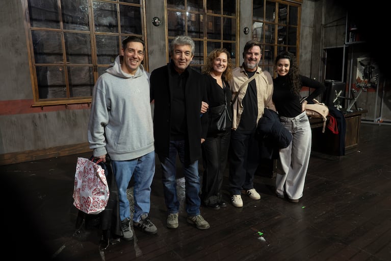 Ricardo Darín y Florencia Bas con Maxi de la Cruz, Juan Pablo Geretto y Fernanda Metilli