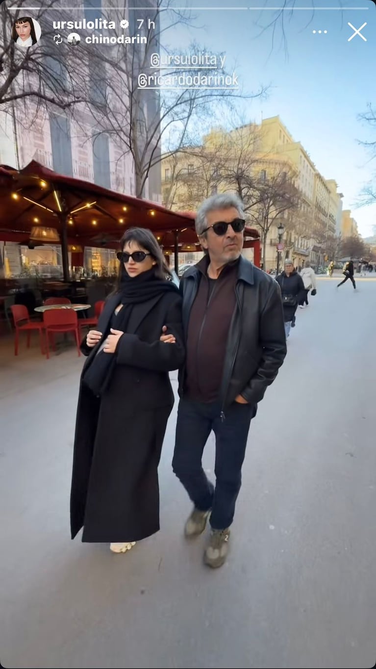 Ricardo Darín y Úrsula Corberó caminando por la Rambla de Barcelona(Foto: Instagram/@ursulolita).