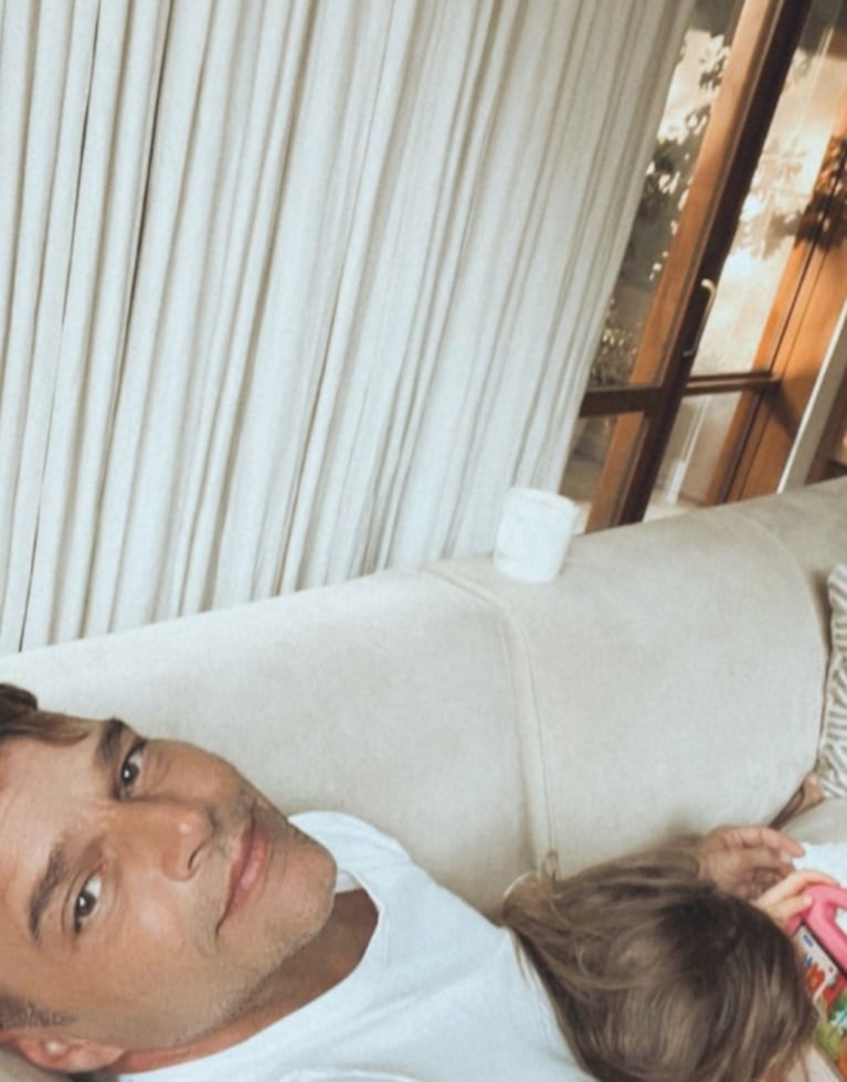 Ricky Martin compartió las fotos más tiernas haciendo "fiaca" con su hija Lucía: "De vuelta a casa"