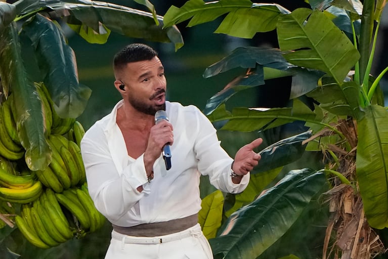 Ricky Martin durante su presentación en el medio tiempo del Super Bowl 60 de la NFL entre los Patriots de Nueva Inglaterra y los Seahawks de Seattle, el domingo 8 de febrero de 2026, en Santa Clara, California. (Foto AP/Charlie Riedel)