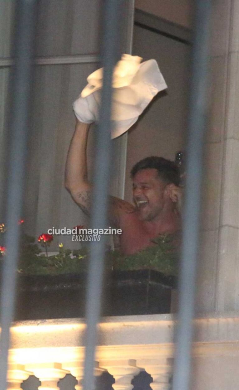 Ricky Martin en Argentina: las fotos del saludo del cantante a los fans que se acercaron a verlo