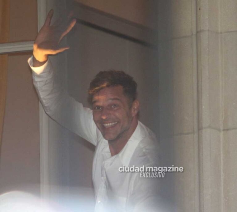 Ricky Martin en Argentina: las fotos del saludo del cantante a los fans que se acercaron a verlo