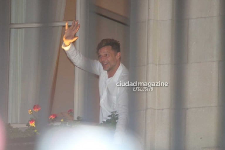Ricky Martin en Argentina: las fotos del saludo del cantante a los fans que se acercaron a verlo