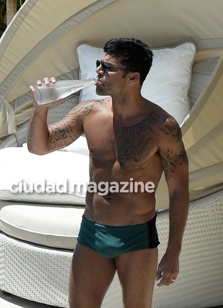Ricky Martin lució su lomazo en Mallorca: pileta, sol y ¡sunga sexy!