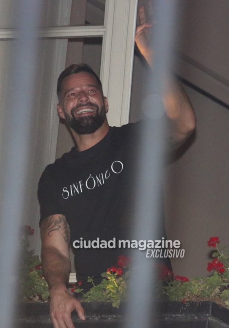 Ricky Martin saludó a sus fans de Buenos Aires: las fotos del cálido encuentro