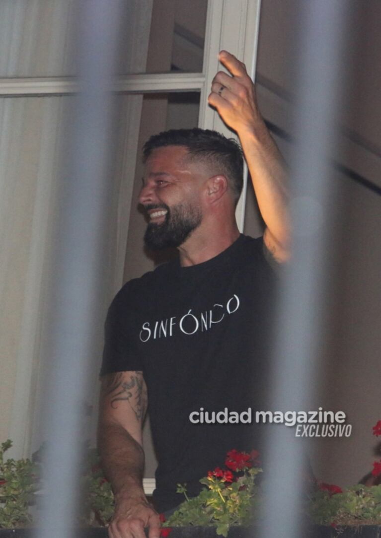 Ricky Martin saludó a sus fans de Buenos Aires: las fotos del cálido encuentro