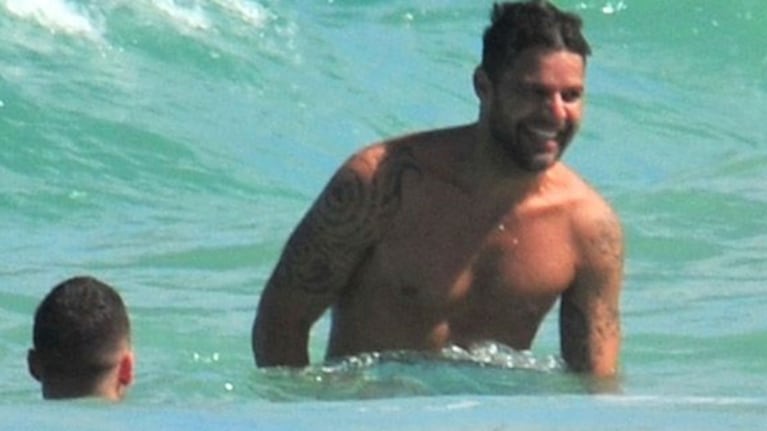 Ricky Martin y Carlos González Abella. (Foto: Univisión.com)
