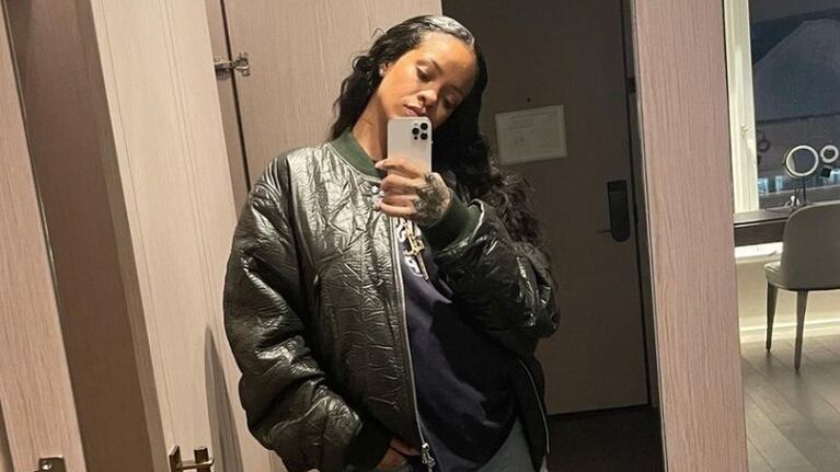 Rihanna anunció su embarazo junto a A$AP Rocky y lució su pancita con un look súper fashionista