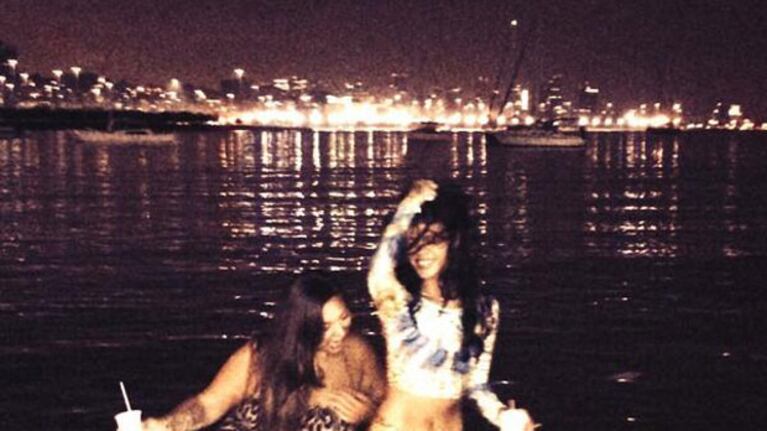 Rihanna, ¡desatada en Río!(Foto: Twitter)