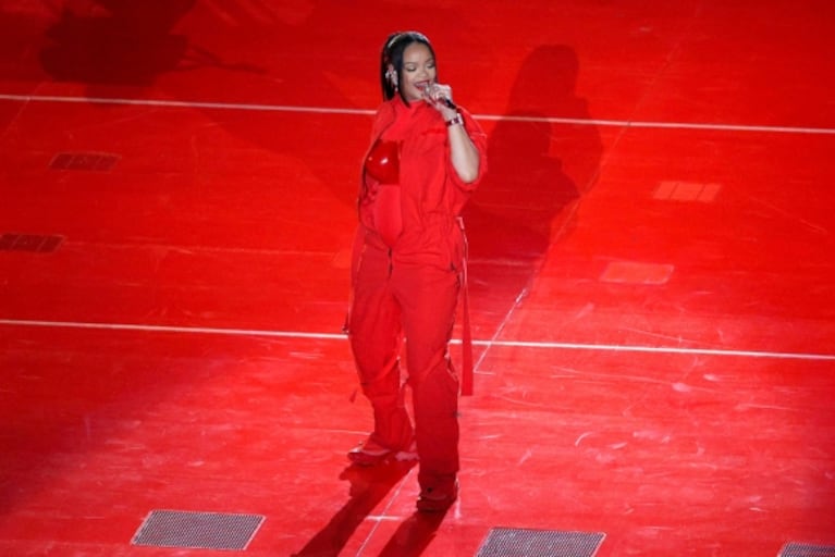 Rihanna la rompió en el Super Bowl y confirmó que está embarazada de su segundo hijo