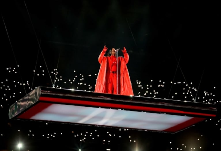 Rihanna la rompió en el Super Bowl y confirmó que está embarazada de su segundo hijo