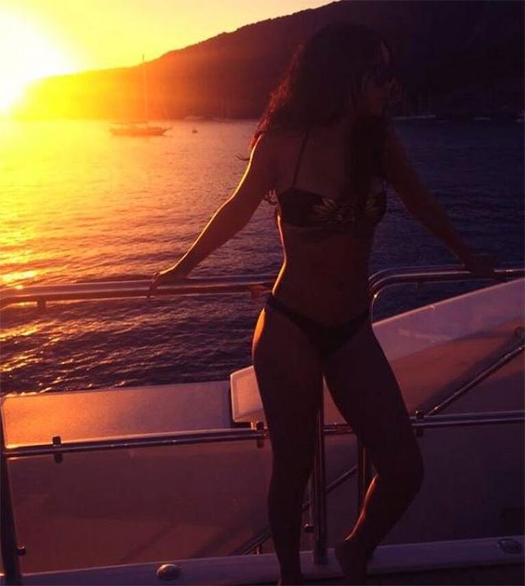 Rihanna se retrató ¡muy sexy! en bikini, navegando en un imponente yate (Foto: Twitter)