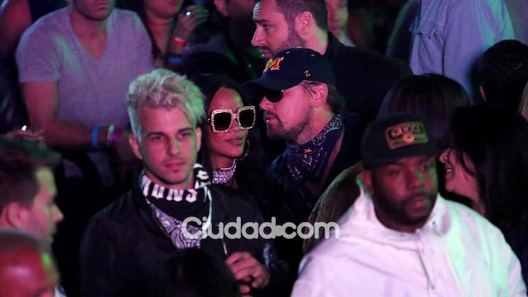 Rihanna y Leonardo DiCaprio, muy juntos en una fiesta en California. (Foto: AFP)
