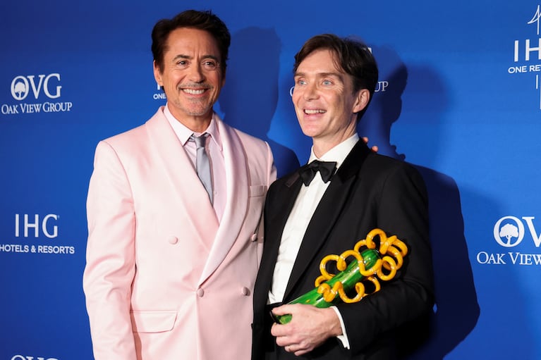 Robert Downey Jr. y Cillian Murphy ganadores como Mejor actor de reparto y Mejor actor en los Globo de Oro 2024 por Oppenheimer (Foto: Reuters / Mario Anzuoni)