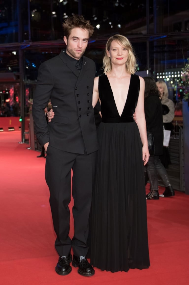 Robert Pattinson y Mia Wasikowska apoyaron al #MeToo en la Berlinale