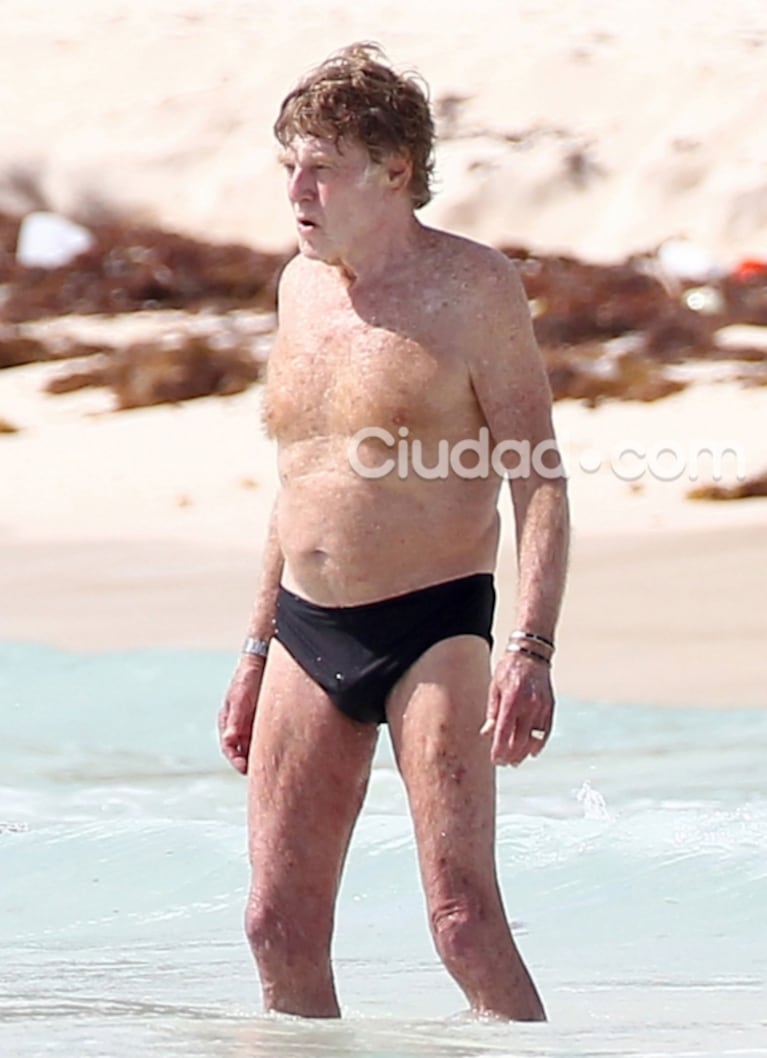 Robert Redford, galán eterno: a los 80 años, ¡lució una sunga en sus vacaciones!