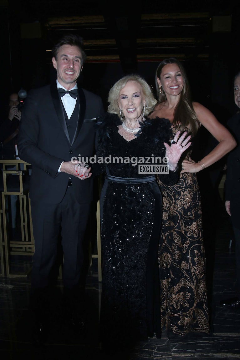 Roberto García Moritán, Mirtha Legrand y Pampita en la gala de Asociar (Foto: Movilpress).