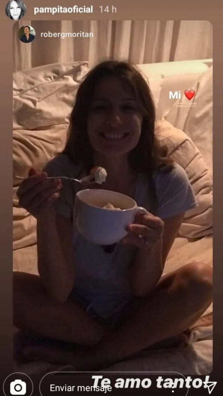 Roberto García Moritán mostró a Pampita de entrecasa, comiendo un postre en la cama y en pijama: "Mi amor"