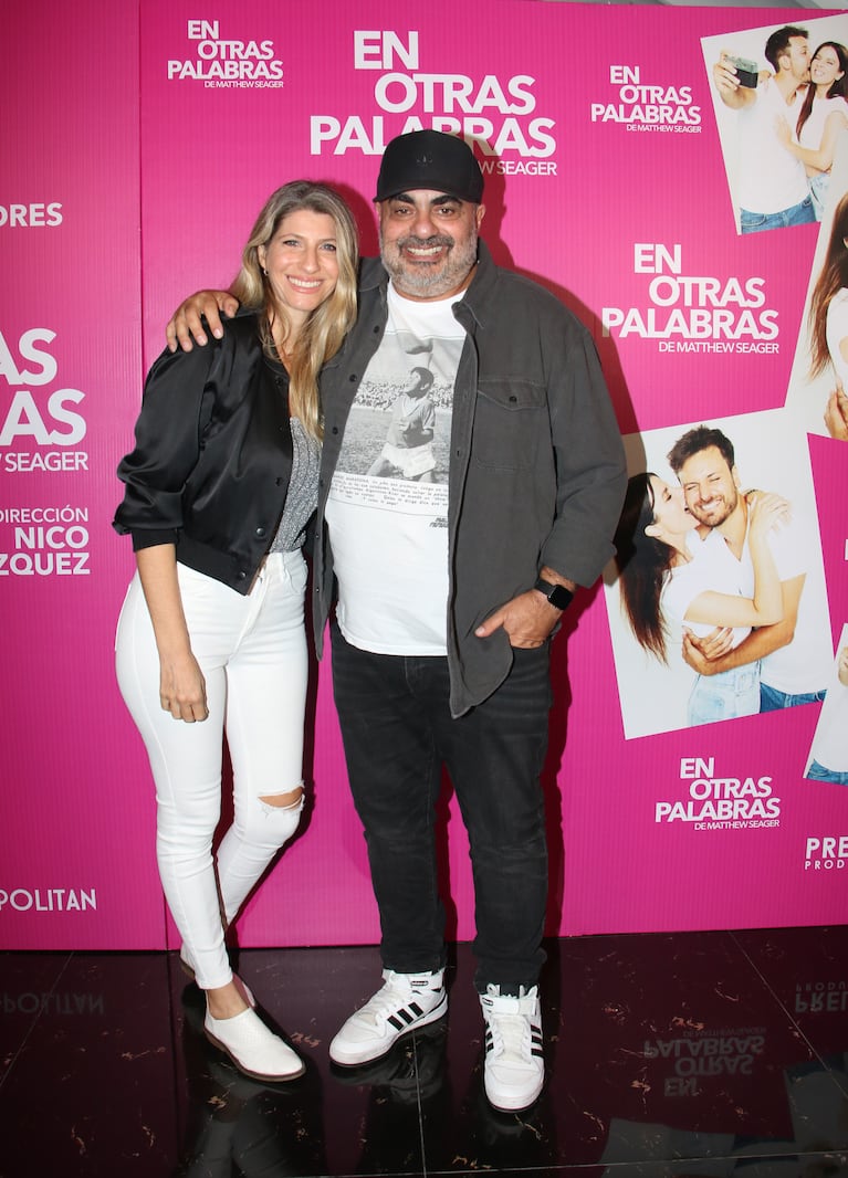 Roberto Moldavsky y Micaela, su pareja./ foto Movilpress