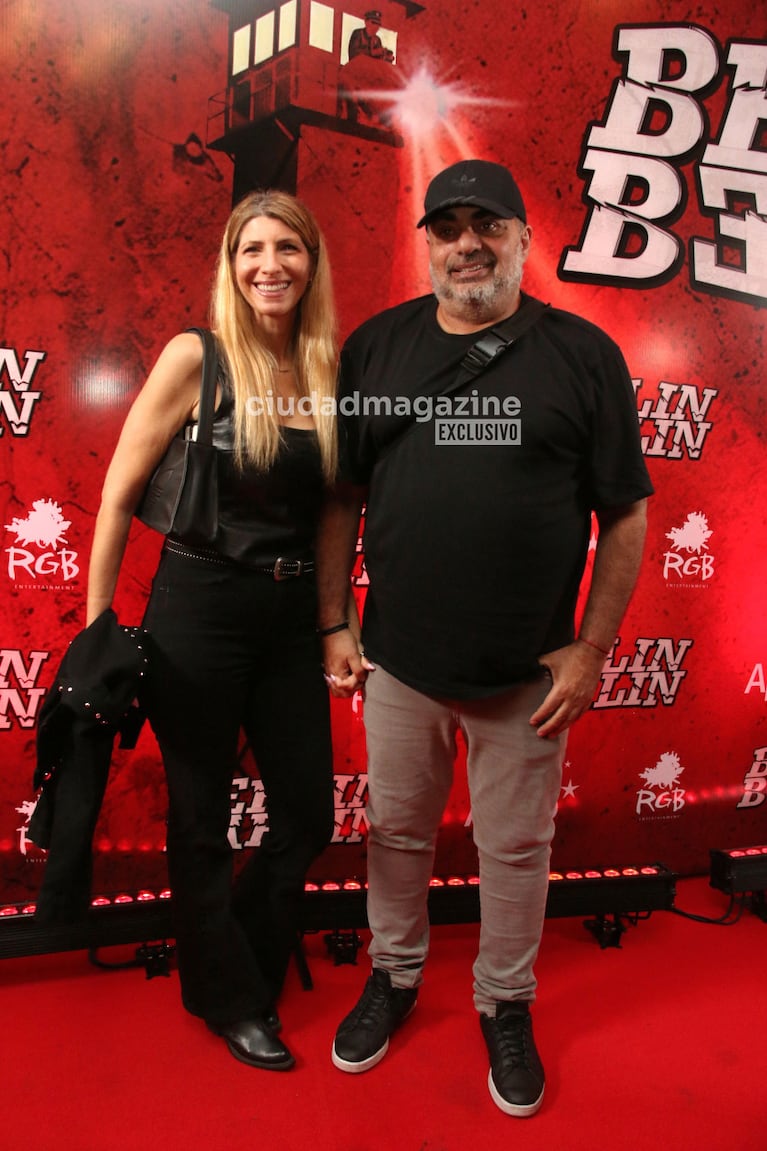 Roberto Moldavsky y su novia Micaela en el estreno de Berlín Berlín (Foto: Movilpress).