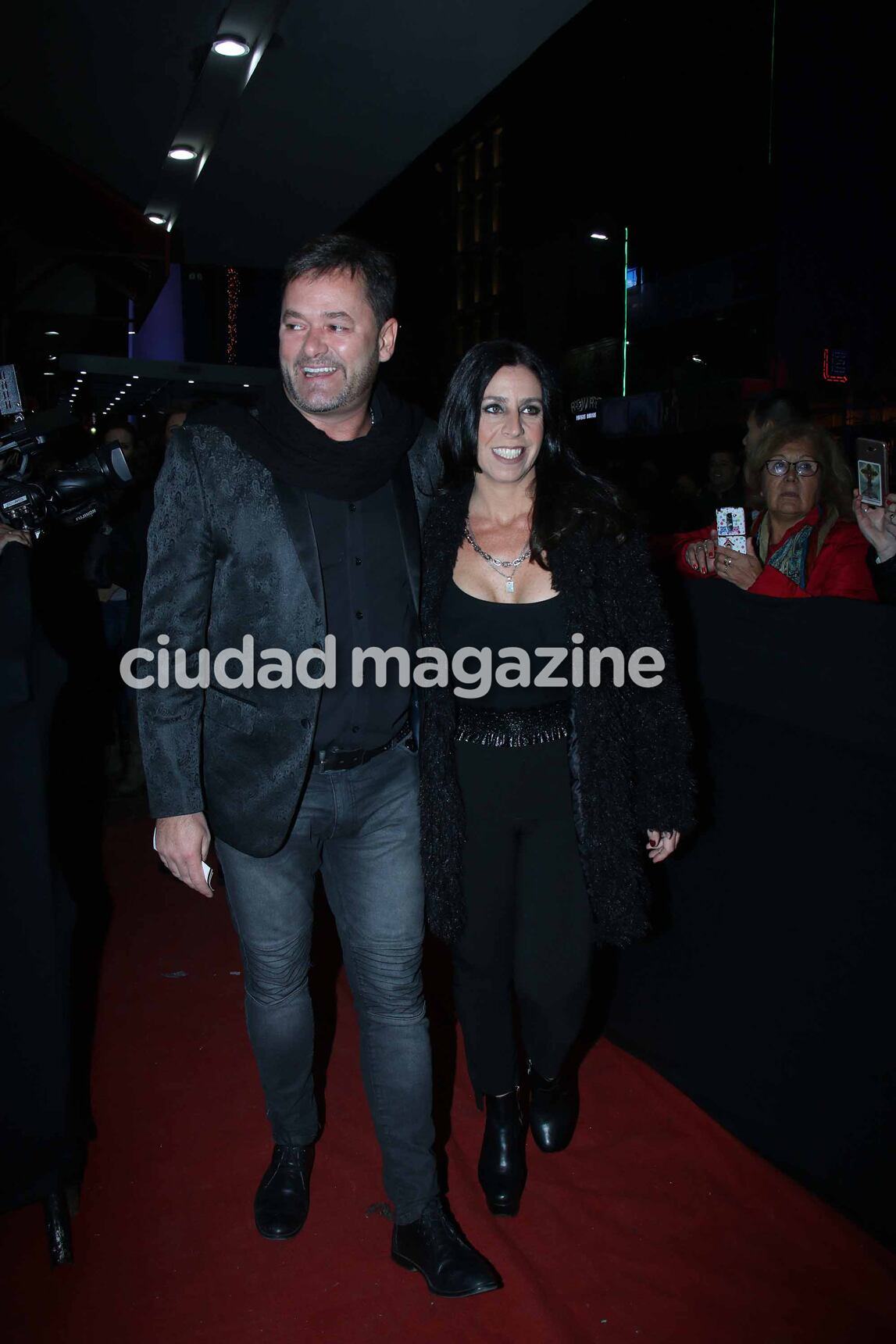 Roberto Peña y Julieta Bal en la gala de Siddharta (Foto: Movilpress)