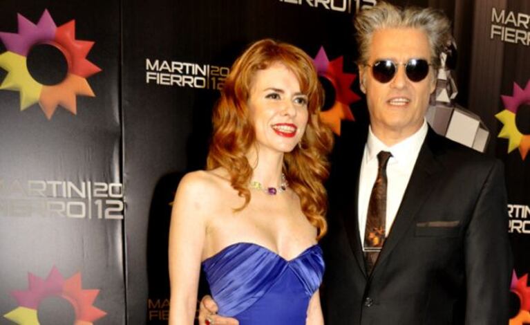 Roberto Pettinato y su mujer Karina El Azem en los Martín Fierro 2012. (Foto: Jennifer Rubio)