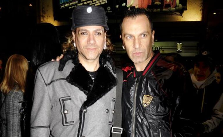 Roberto piazza y su marido en la función de prensa de La celebración. (Foto: Jennifer Rubio)