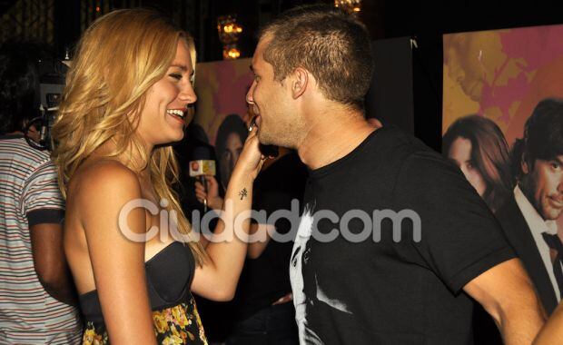 Rochi Igarzábal y Nico Riera, muy cerquita. (Foto: Jennifer Rubio-Ciudad.com)