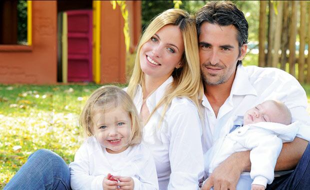 Rocío Guirao Díaz, con Nico Paladini y sus dos hijos. (Foto: Caras)