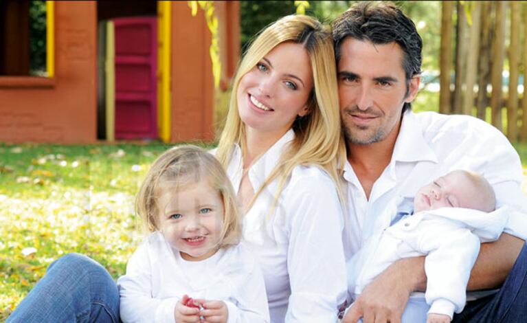 Rocío Guirao Díaz, con Nico Paladini y sus dos hijos. (Foto: Caras)