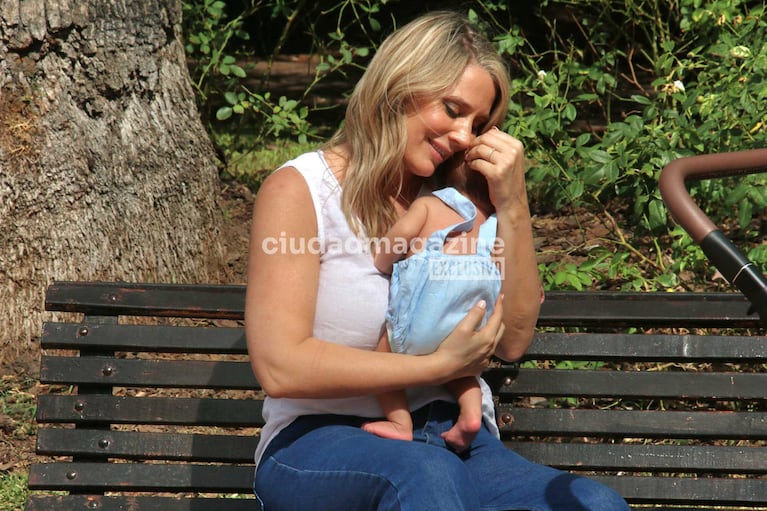 Rocío Marengo con su bebé Isidro (Foto: Movilpress)