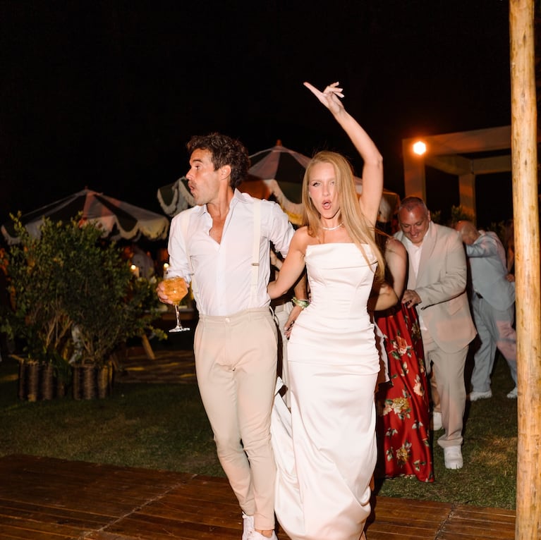 Rocío Pardo y Nicolás Cabré publicaron fotos inéditas de su casamiento: baile, besos y más | Créditos: Instagram @rrociopardo