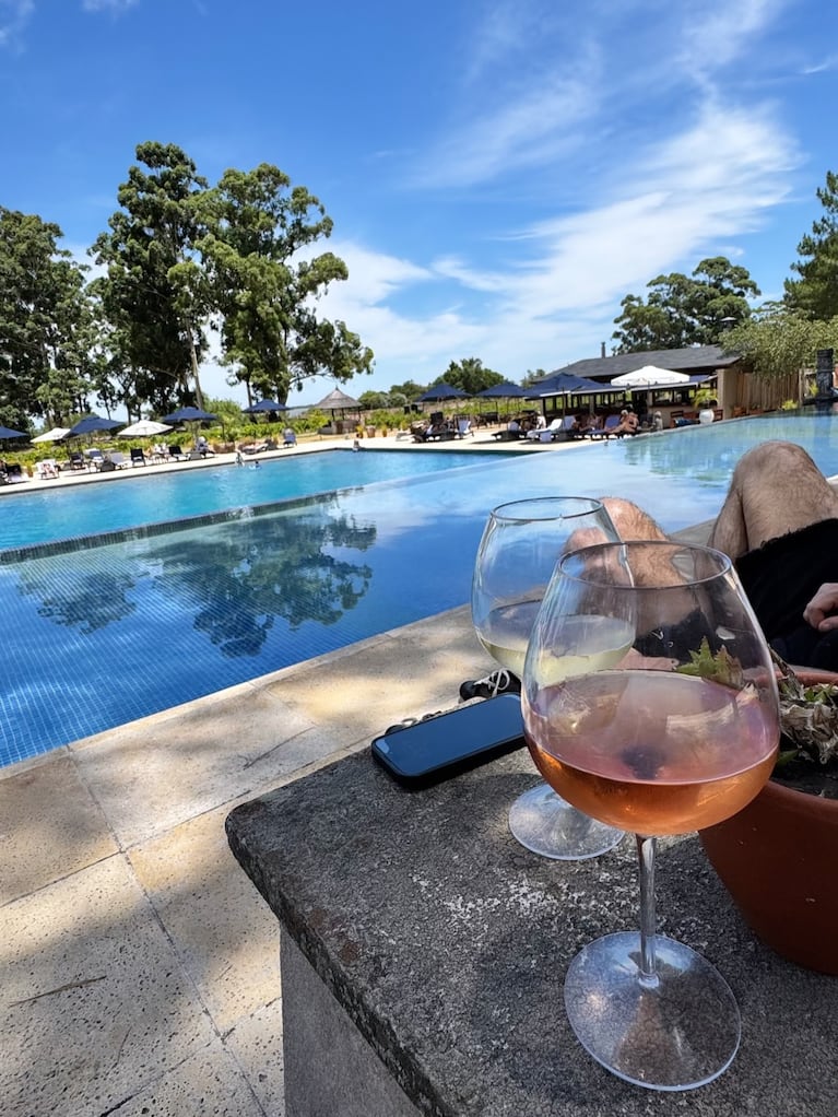 Rocío Robles y Adrián Suar, de vacaciones en Colonia: las mejores fotos| Créditos: Instagram @rocioroblesok