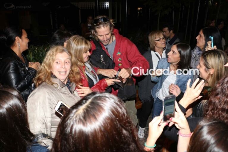 Rodeados de amor y fans, Araceli González y Facundo Arana debutaron con Los puentes de Madison