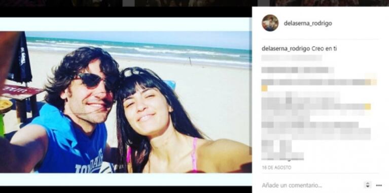 Rodrigo de la Serna y su joven novia, de vacaciones en Barcelona: mimos playeros y mensaje de amor