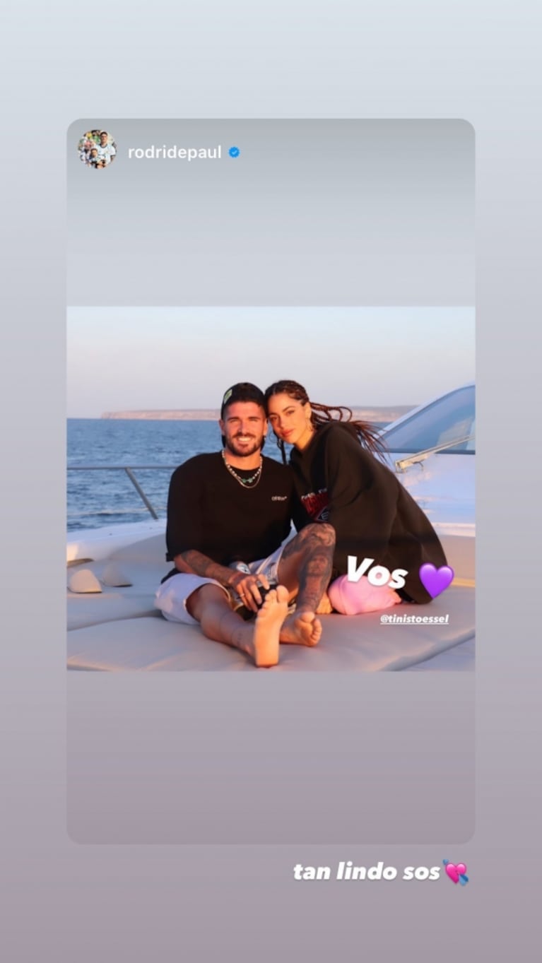 Rodrigo de Paul compartió una postal romántica con Tini Stoessel, tras borrar las fotos con su ex: "Tan lindo sos"