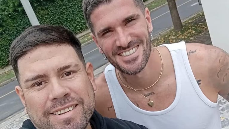 Rodrigo de Paul con el repartidor. Crédito: Instagram