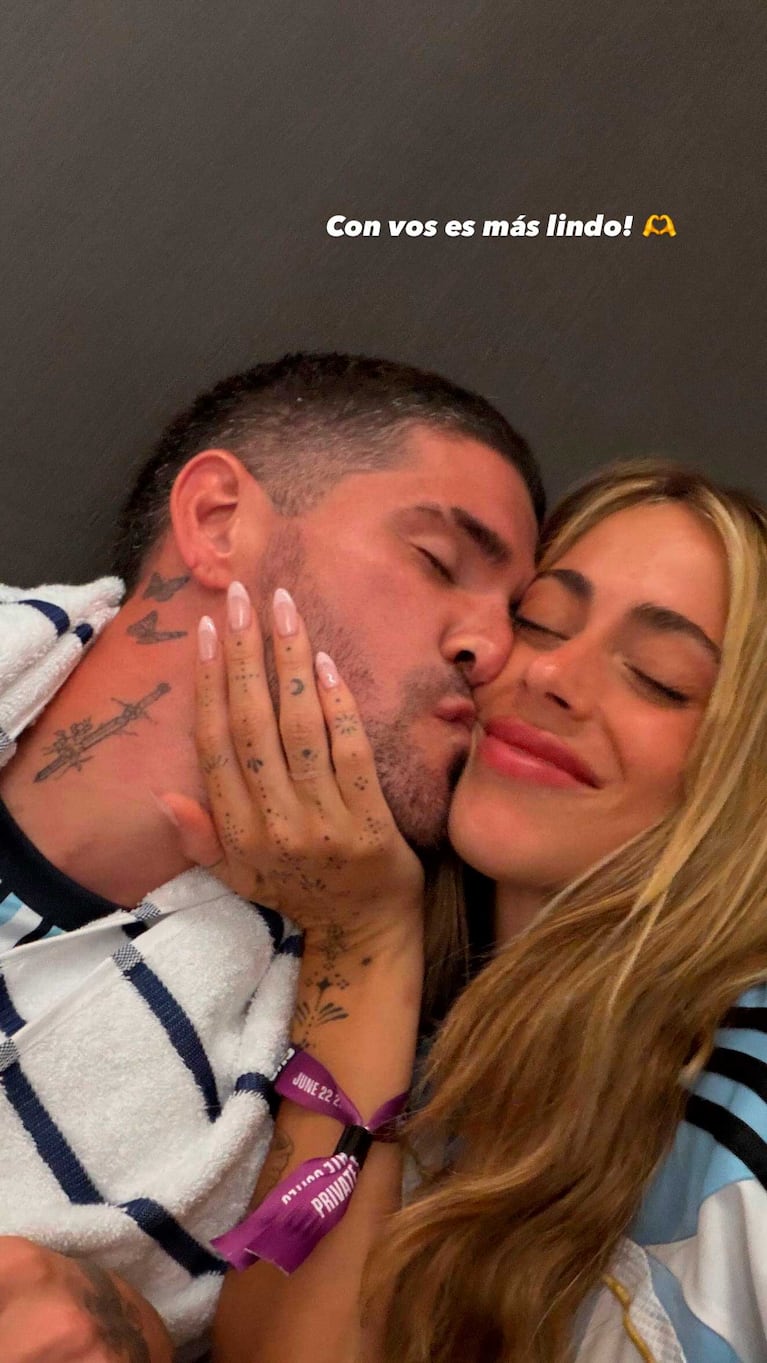 Rodrigo de Paul festejó la victoria argentina con Tini Stoessel (Foto: Instagram @rodridepaul)