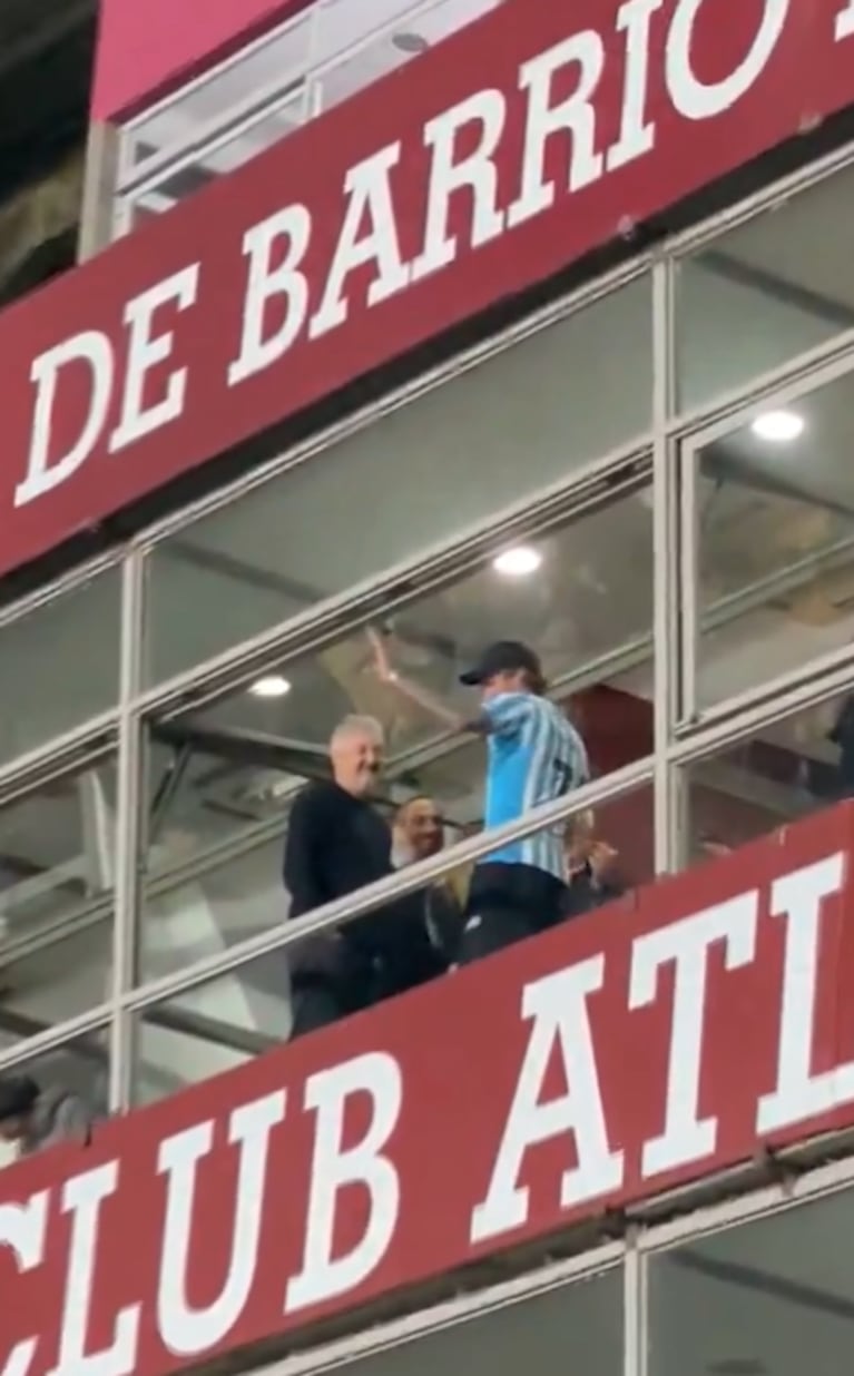Rodrigo de Paul fue a alentar a Racing junto a sus hijos