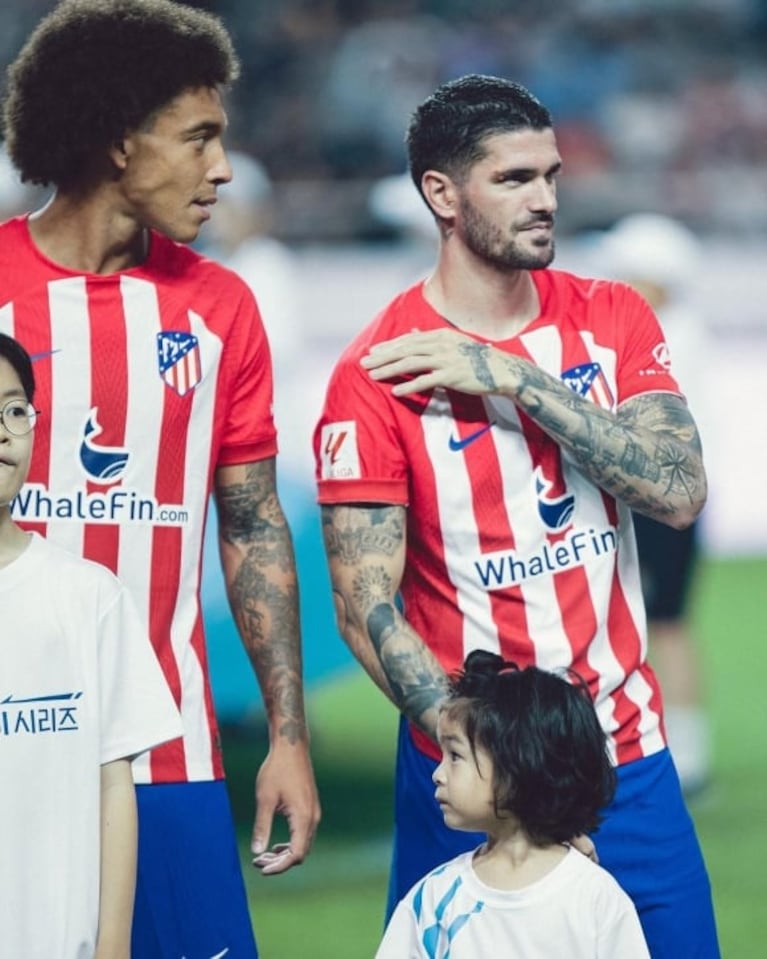 Rodrigo De Paul mostró el tatuaje que le dedicó a Tini Stoessel y descubrieron un detalle inédito: "El mismo sol"