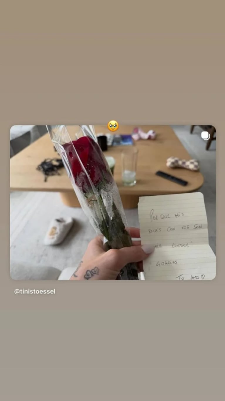 Rodrigo De Paul sorprendió a Tini Stoessel con un tierno regalo y una declaración de amor | Créditos: Instagram @tinistoessel